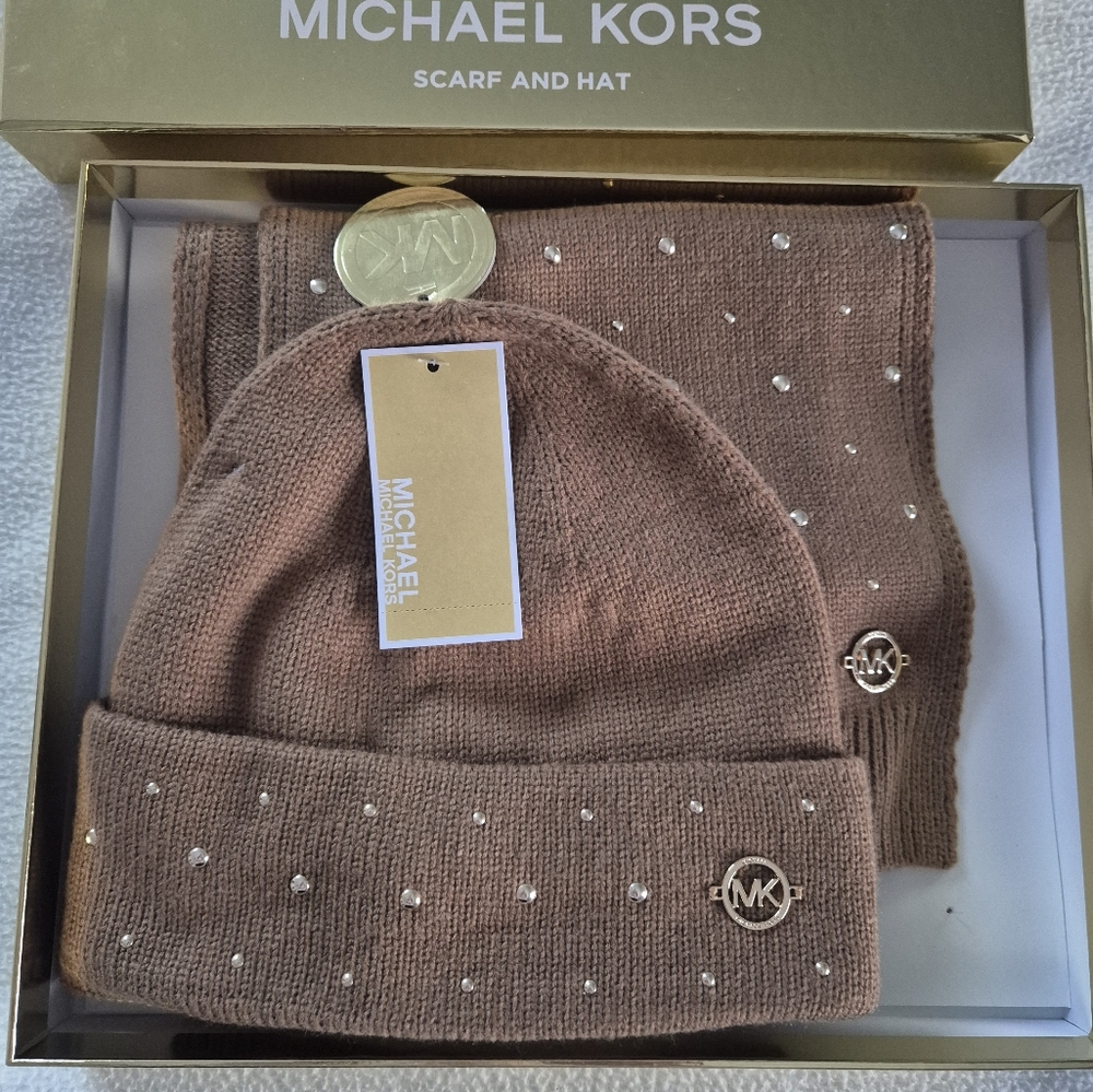Michael Kors Tan Hat and Scarf Set with Pearls - Picture 4 of 16